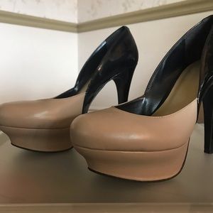 Jessica Simpson Black And Tan Heels